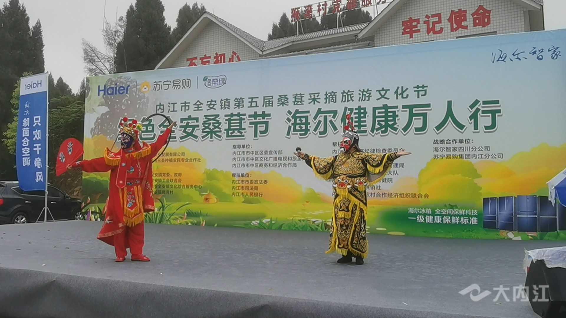 286258_1618034337379881.jpg 3.jpg