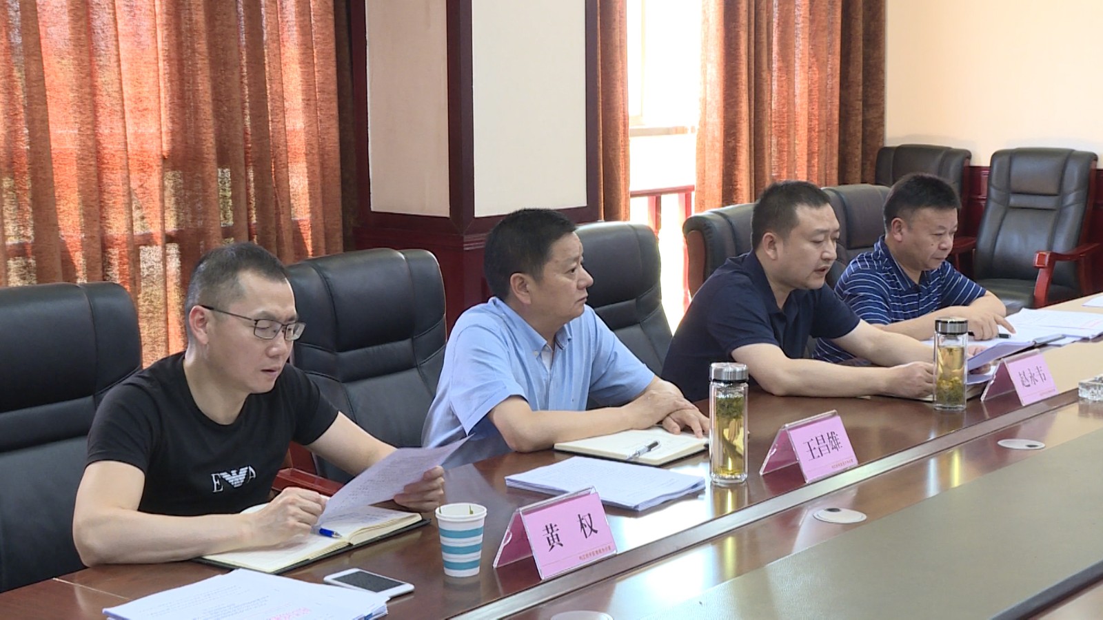 281921_1622822292704510.jpg Finding Your Way.00_00_06_17.Still008.jpg