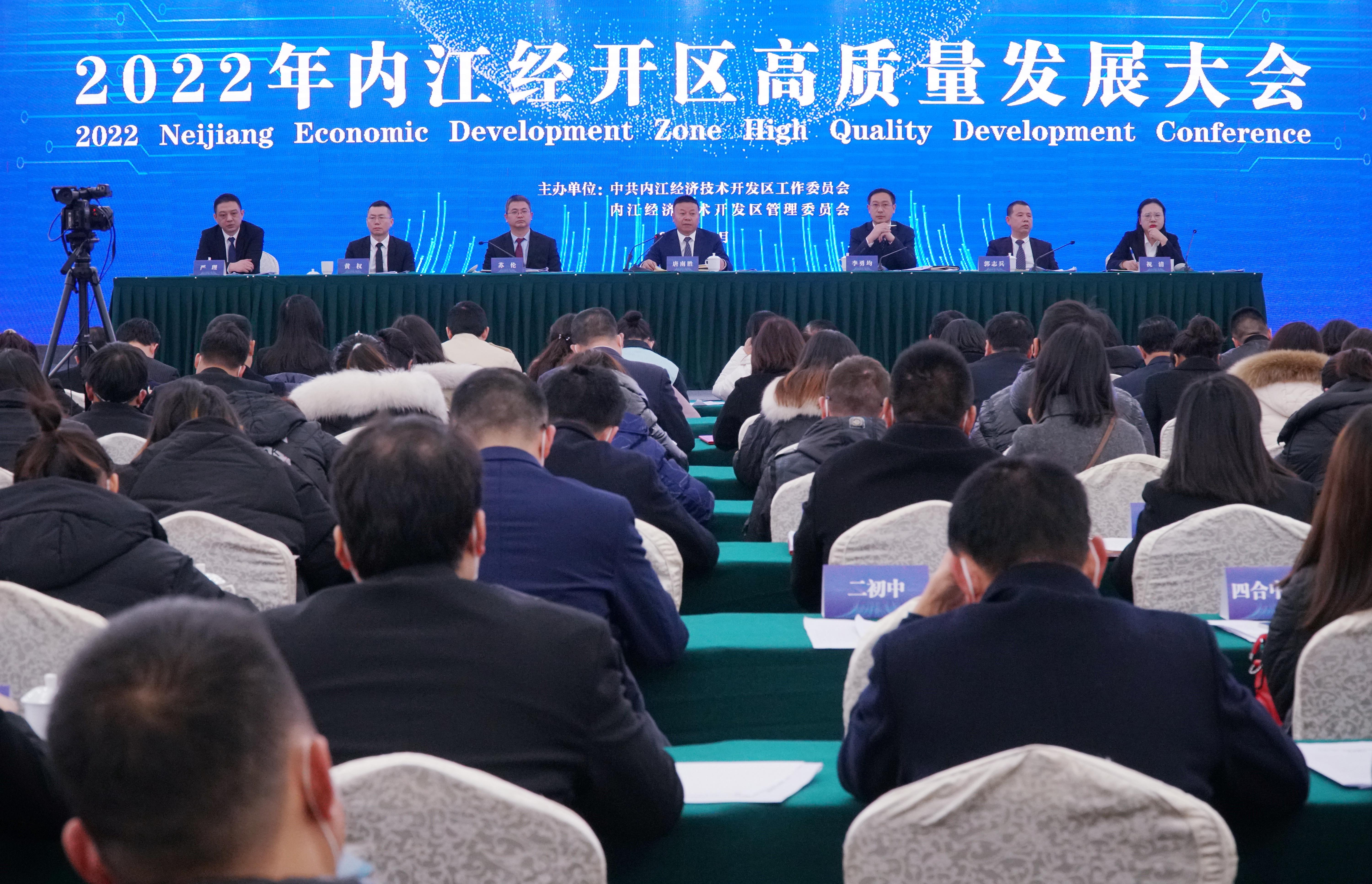 281921_1643309134770168.jpg 2.jpg