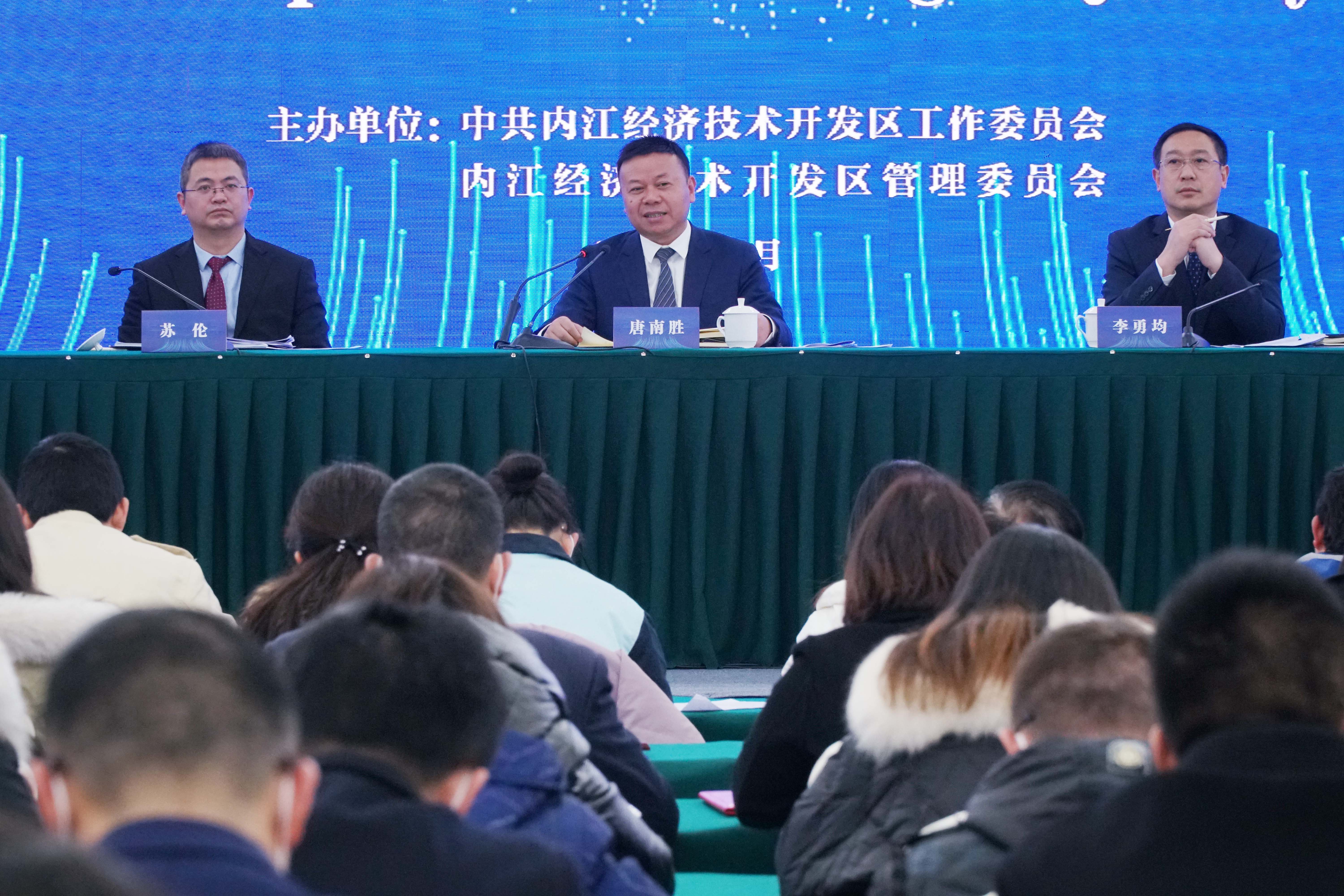 281921_1643309210360584.jpg 3.jpg