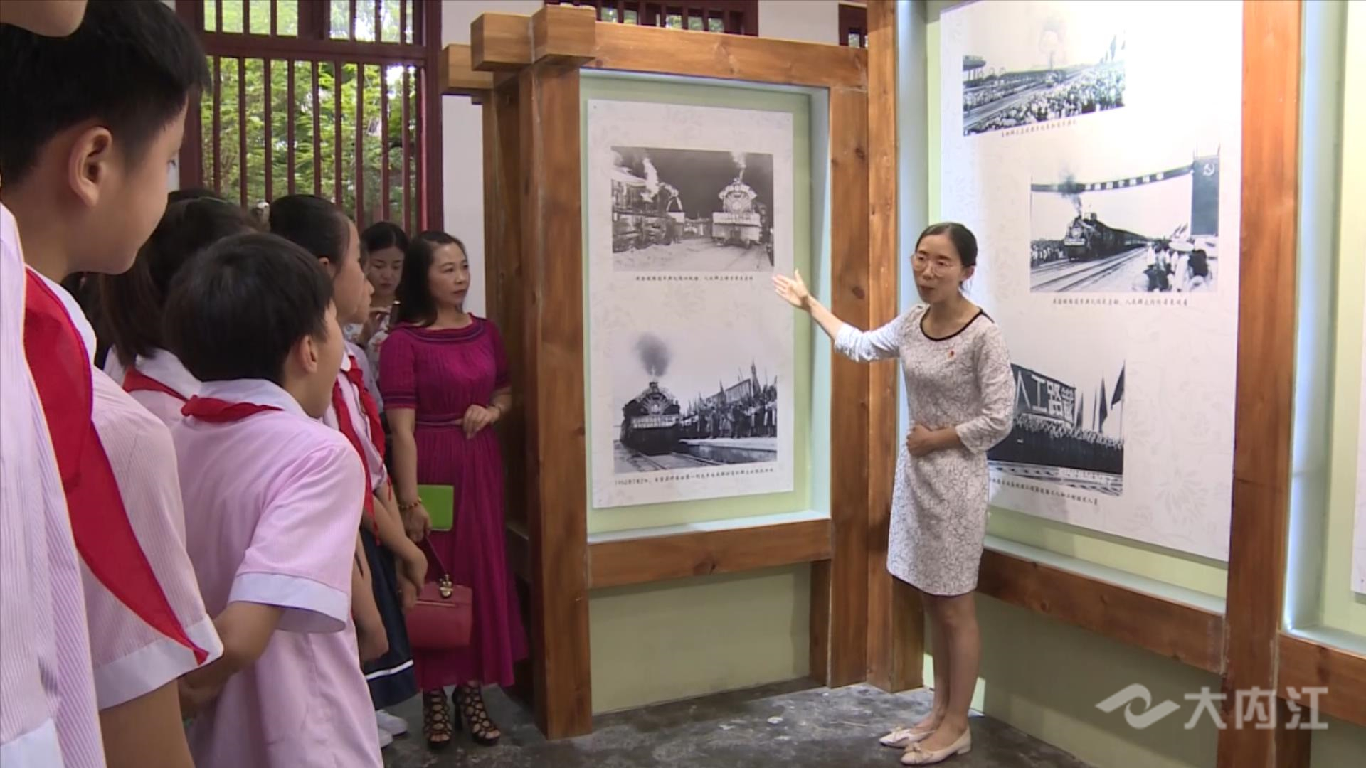 新媒体成渝铁路筑路精神.mp4_20220701_131719538.jpg
